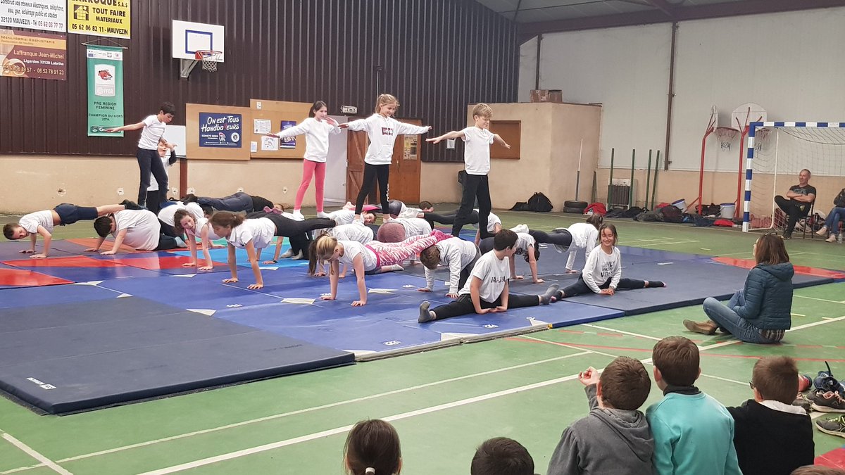 MichelDostes's tweet photo. Rencontre USEP Acrosport Mauvezin Beaumont
Des prestations très élaborées
@DSDEN32 #USEP32 https://t.co/Si6PlOUqoS