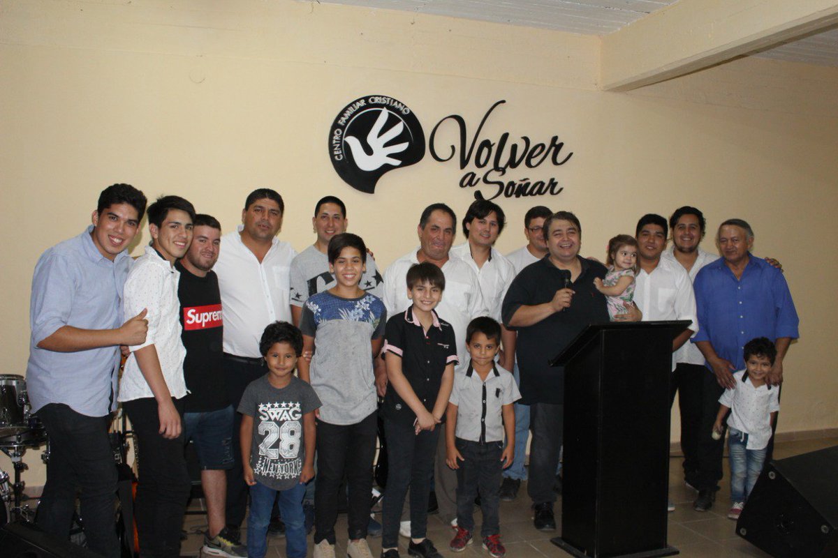 Todos_Somos_VAS's tweet photo. Parte de Nuestra Familia en Volver a Soñar!!!!!
Recordando el Pasado
Protagonizando el Presente
Y Soñando el Futuro
#VolveraSoñar #Iglesia #BuenJueves #church #Jesus #familias #family #alabando #Unidos https://t.co/ZbxJ3u2PJi