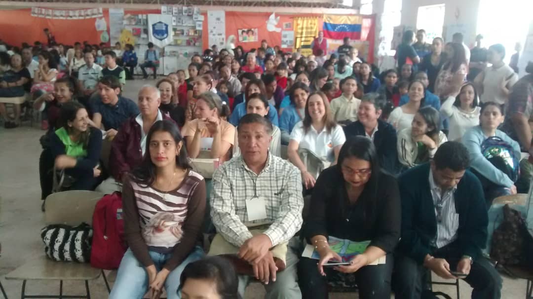 #CongresoPedagógicoMunicipal , Con alegría, entusiasmo inicia Congreso en el Municipio Chacao, Venezuela tierra de Paz <a href="/MelysGarcia/">Melys García</a> <a href="/maduro_en/">Nicolás Maduro</a> <a href="/cenamec_centros/">Coordinación Nacional de los Centros</a> <a href="/RaomanyP/">Raomany Pinto</a>