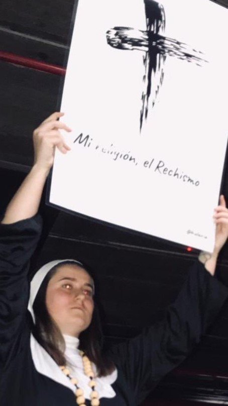 AlbaRecheINTL's tweet photo. HIGHLIGHT of today's #LaRecheTakesSantander fan sign is "RECHISMO"
😄
.
** @Hularia_ you're such an icon 
#albareche #OT2018 https://t.co/LAf2RKlyVZ