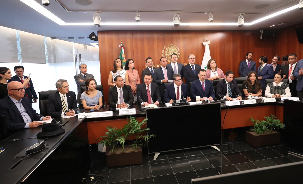 senadomexicano's tweet photo. 📷 Integrantes de la Junta de Coordinación Política del Senado anunciaron en conferencia de prensa los acuerdos alcanzados en materia de #GuardiaNacional. https://t.co/jILGwbiha3