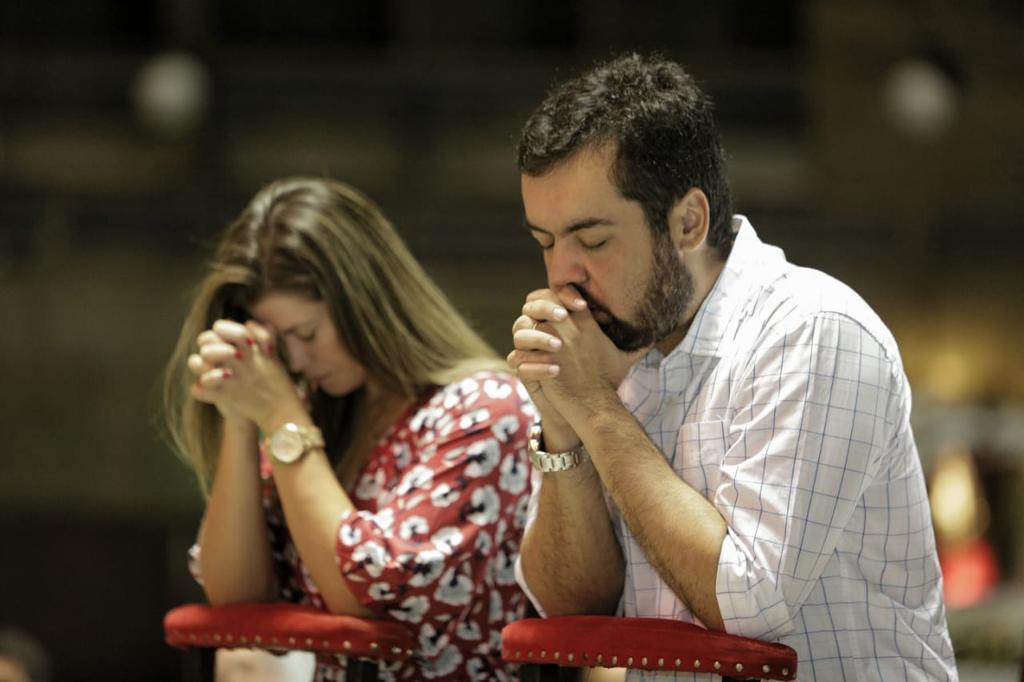 #TBT A oração é também um momento de encontro e unidade na família. Analine, minha esposa e companheira de caminhada, sempre foi um sinal da presença de Deus em minha vida, e é por meio desse amor que quero encontrar a força para seguir firme nos planos que Ele reservou a mim!