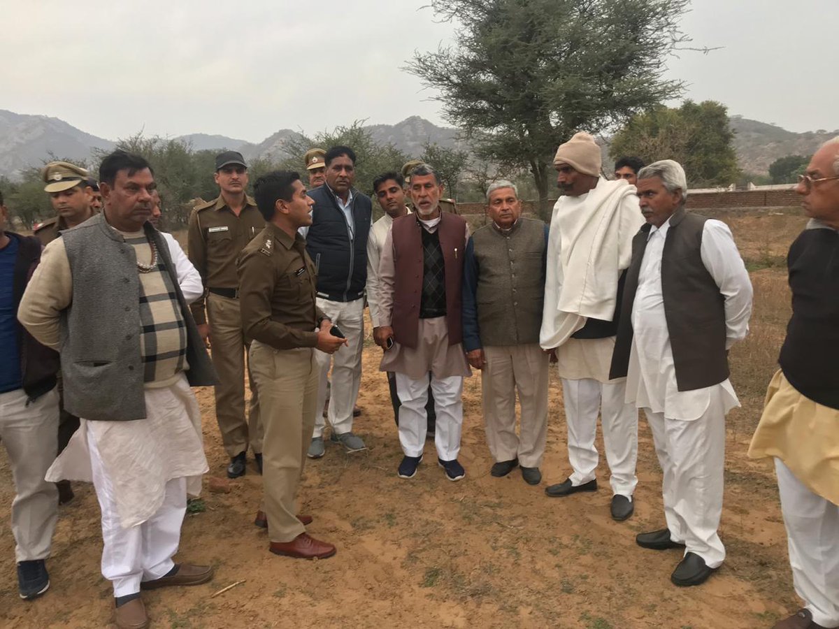 Bjp4Dist's tweet photo. जिला अध्यक्ष शिव कुमार महता जी जिला प्रशासन के साथ 24 फरवरी को होने वाली मुख्य मंत्री, हरियाणा  की रैली स्थल खुडाना, महेंद्रगढ़ का निरीक्षण करते हुए https://t.co/MIYXY2Kvoj