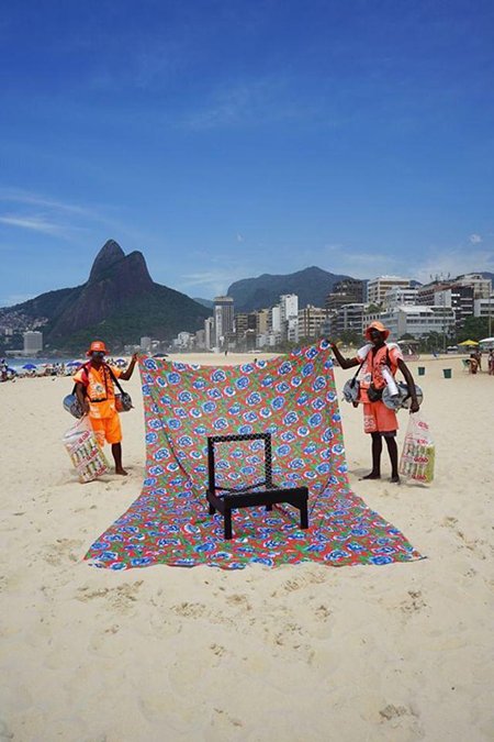 Un objeto cotidiano y universal como una silla se ha convertido en epicentro de un estimulante proyecto que fusiona #antropología y #diseño 😍😍 
#design #ProductDesign #DiseñoDeProducto 
👇👇👇
area-visual.com/2019/02/antrop…