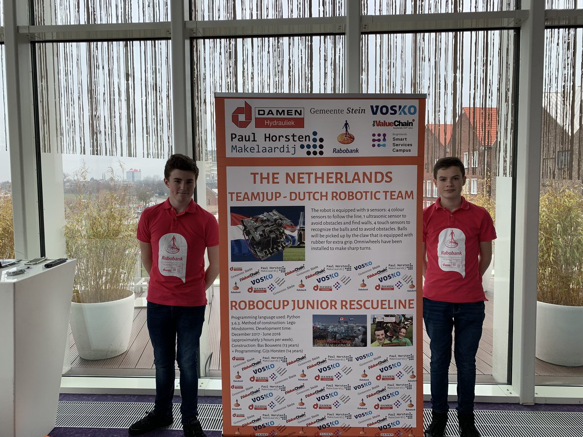 martinelipsch's tweet photo. Met Bas en Gijs op het congres van de Provincie Limburg #limburgdigitaal, waar ze mogen vertellen over hun WK deelname Robotica vorig jaar 👍🏻 https://t.co/pxbtfJCNs0 https://t.co/RyDi0bTlNr