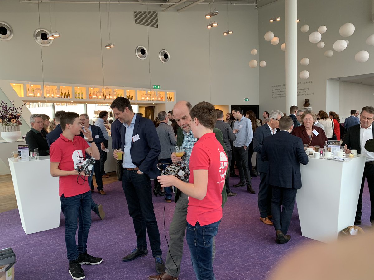 martinelipsch's tweet photo. Met Bas en Gijs op het congres van de Provincie Limburg #limburgdigitaal, waar ze mogen vertellen over hun WK deelname Robotica vorig jaar 👍🏻 https://t.co/pxbtfJCNs0 https://t.co/RyDi0bTlNr