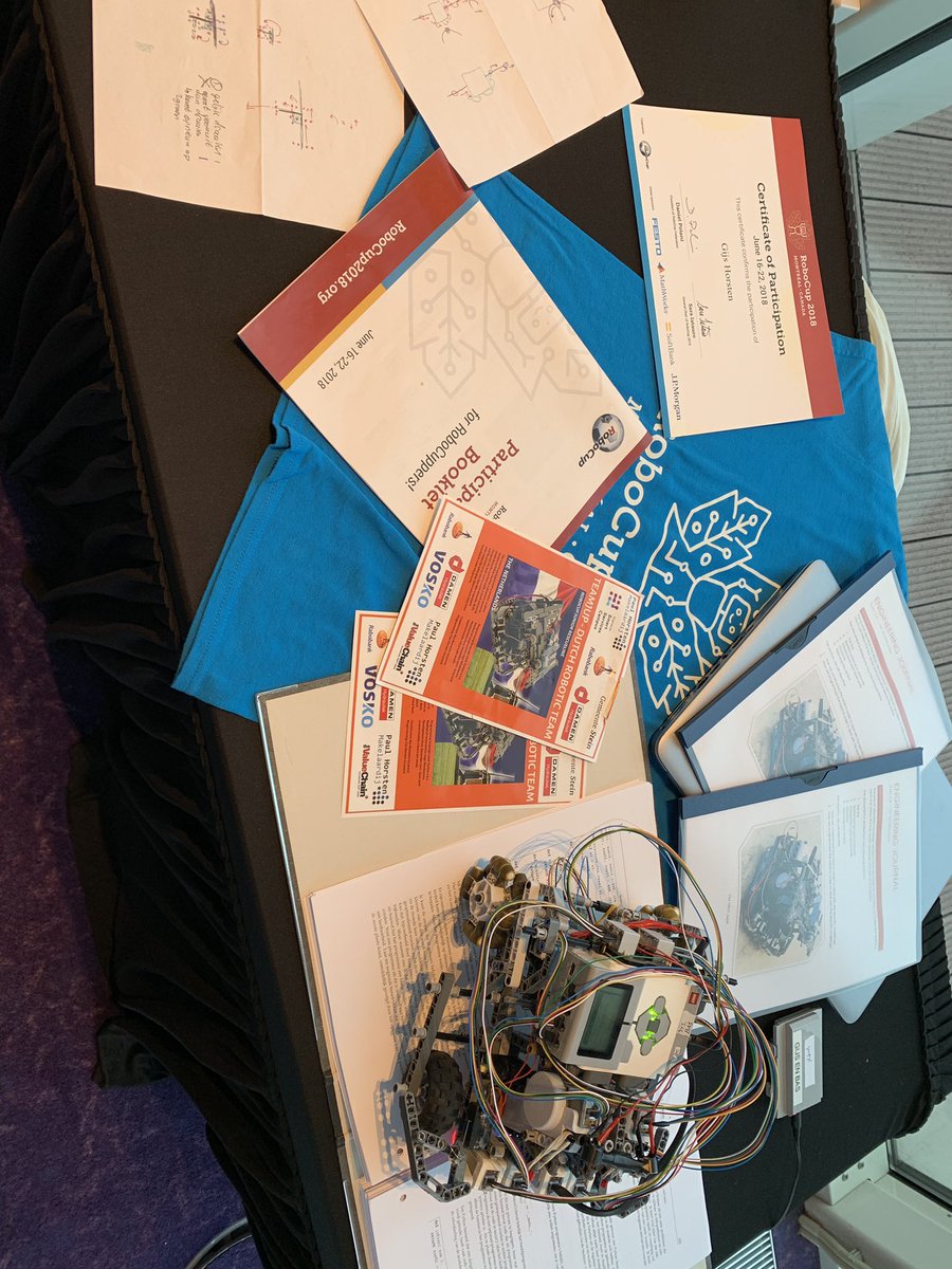 martinelipsch's tweet photo. Met Bas en Gijs op het congres van de Provincie Limburg #limburgdigitaal, waar ze mogen vertellen over hun WK deelname Robotica vorig jaar 👍🏻 https://t.co/pxbtfJCNs0 https://t.co/RyDi0bTlNr