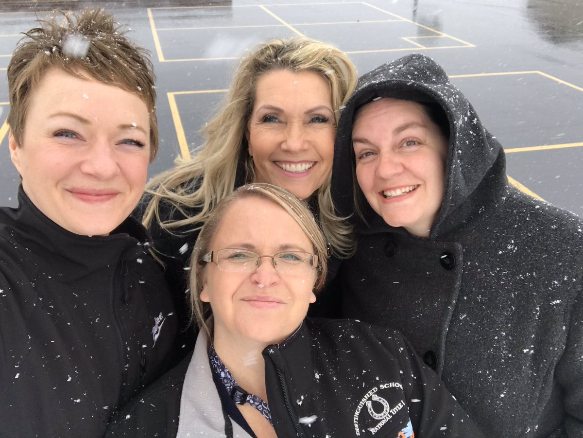 cveslittlecats's tweet photo. Hurry and get here and come play! #cveslittlecats #explorecreatediscover @washk12 #snowday https://t.co/sdFKk4keBA