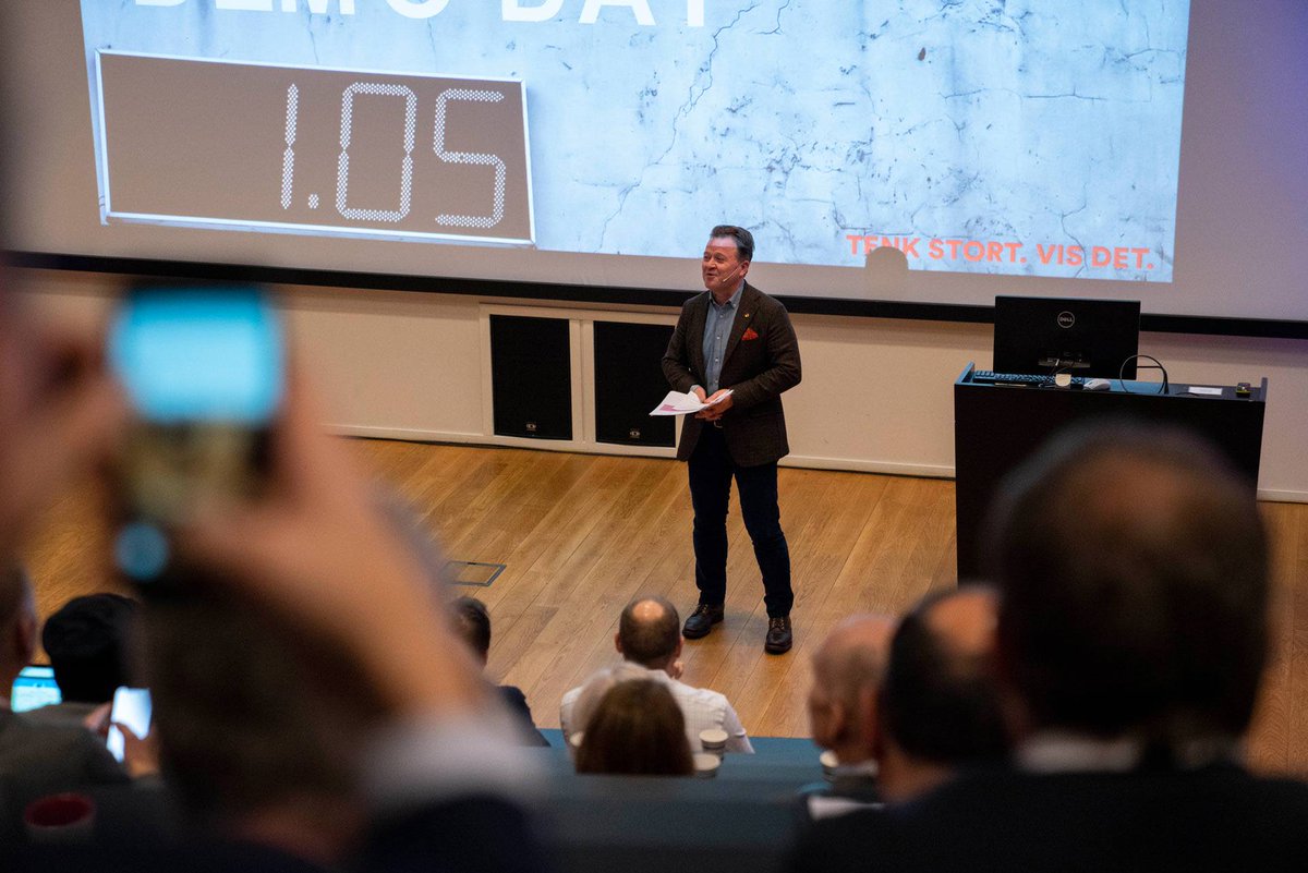 I går presenterte 51 oppstartsselskaper seg for ulike investormiljøer på vår #DemoDay2019 . Det ble en flott manifestasjon av den "nye" verdiskapingen som foregår på Vestlandet. Du kan lese mer og se bilder på vår facebookside facebook.com/VISinnovasjon/ #TenkStortVisDet