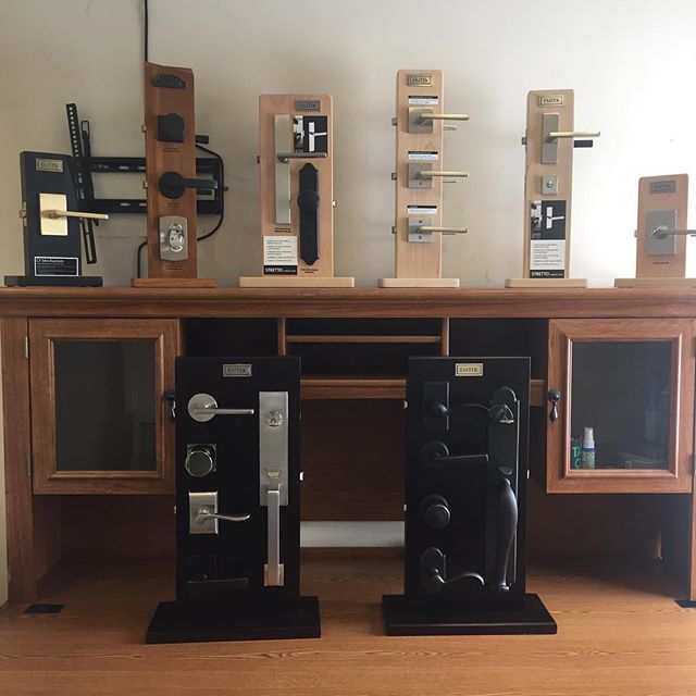 PagesWindows's tweet image. Did you know what the and more in our name stands for? Would you have guessed these different types of door hardware? I had so much going through all these samples! You should come see them for yourself. 
#pageswindows #doorhardware #customizeyourhome #b… ift.tt/2NiMYfe