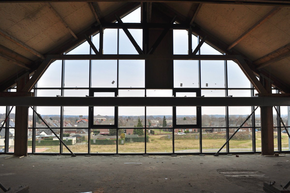 SomlVo's tweet photo. Afronding van de restauratiefase van de #Greswarenfabriek @Gemeente_Beesel: industrieel #erfgoed als unieke nieuwe plek voor @bcbj4u. Op naar de inbouwfase! Met veel dank aan alle vakmensen, @limburg @HEVO_actueel en @BOEiArnoBoon https://t.co/lHQHVDVgKX