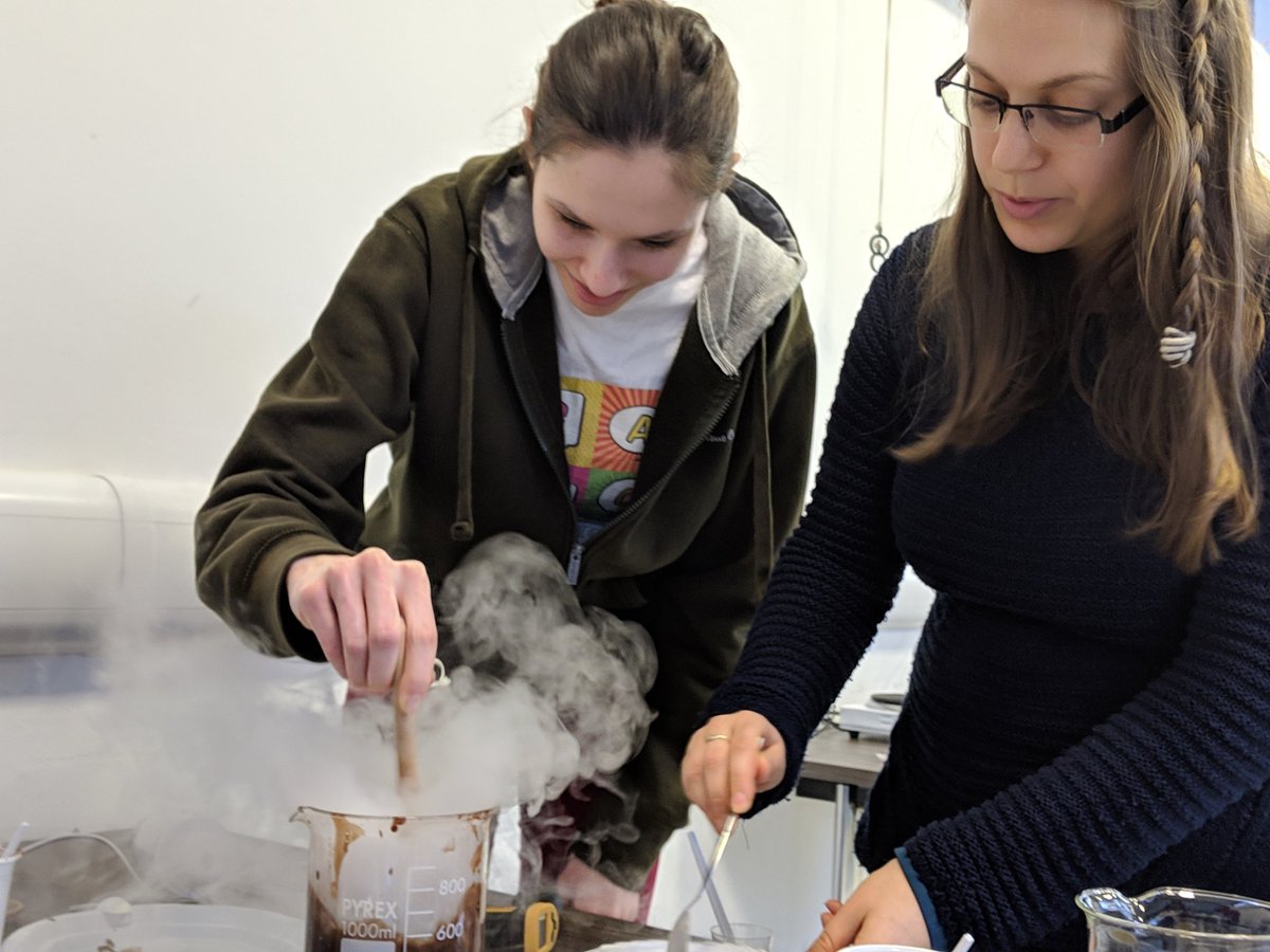 KBantounos's tweet image. &quot;Fire and ice (cream)&quot; 🔥❄️ More science more cooking, second workshop #FCL19