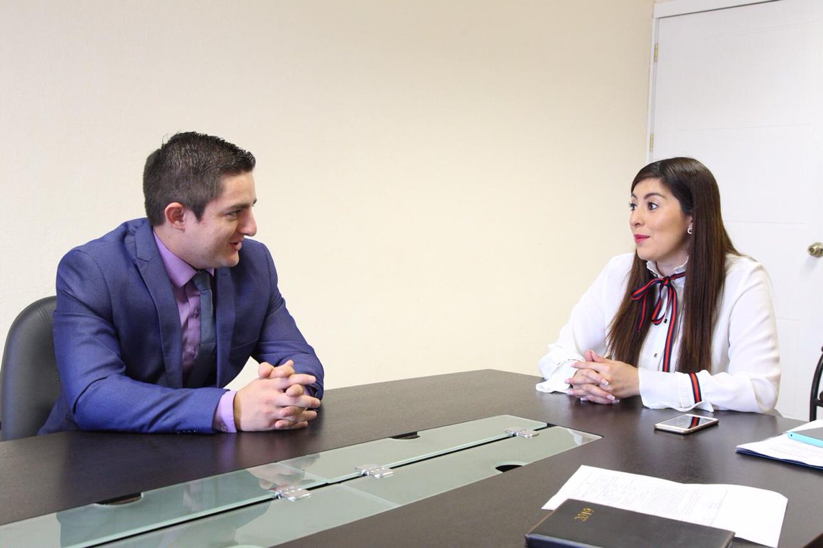 secap_ec's tweet photo. #Cuenca | @mateo_coronel_c, Director Ejecutivo, se reunió con #MaríaBelénCabrera, Directora del Centro de Rehabilitación Turi, para firmar una carta compromiso con la finalidad de brindar capacitaciones en 'Carpintería' a las personas privadas de la libertad.
#SecapCercaDeTi https://t.co/dDeSty7Tzo
