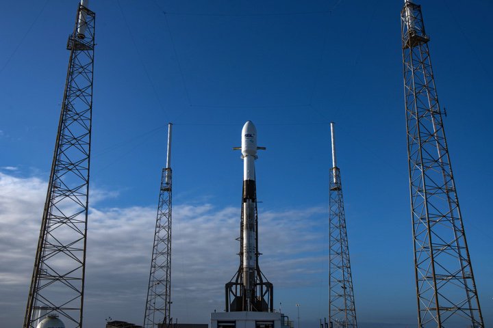 SpaceflightNow's tweet photo. SpaceX’s Falcon 9 rocket, showing soot &amp; scorch marks from two past missions, is standing vertical at Cape Canaveral for launch at 8:45pm EST (0145 GMT) tonight with an Indonesian communications satellite, an Israeli moon lander, and a US military payload. https://t.co/1GNPSByfZ1 https://t.co/YUchb90ojb