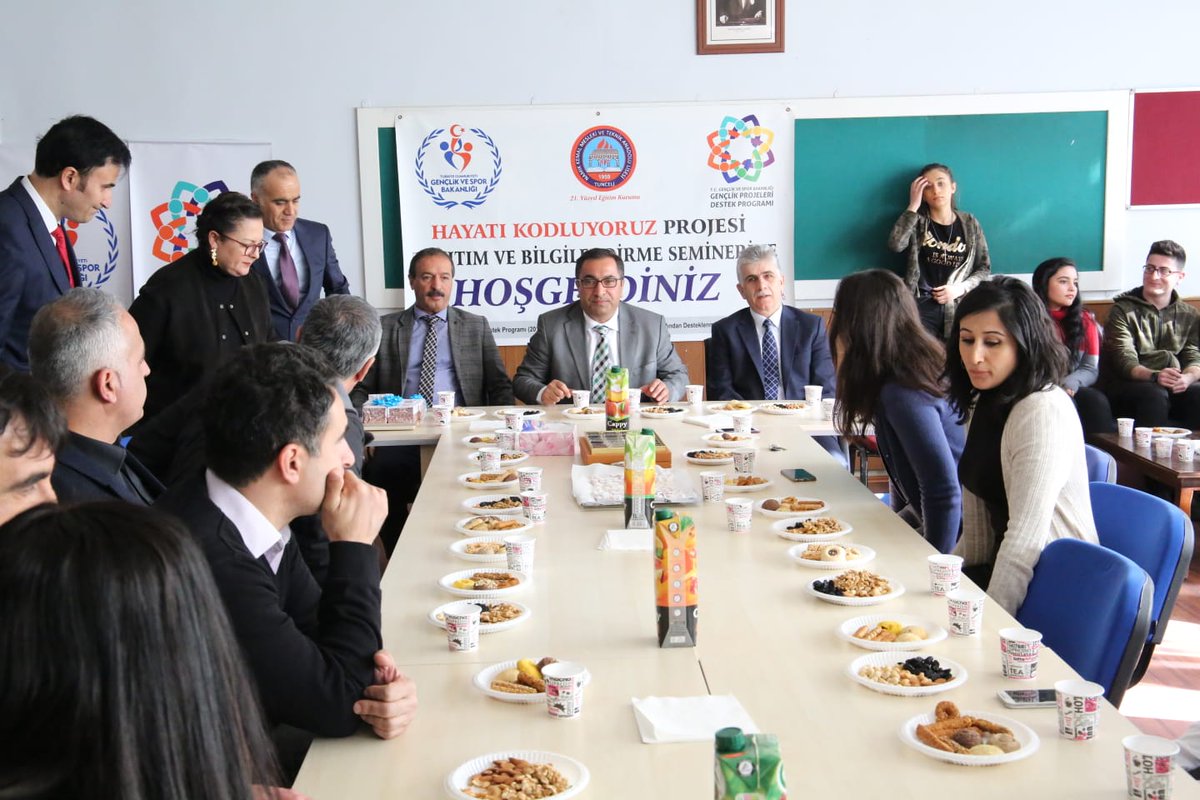 gurselekmekci's tweet photo. İlimiz Namık Kemal End.Mesl.Lisesi Hayatı kodluyoruz projesi kapsamında dereceye giren öğrencilerimize ödüllerini verdik. Gençlik Spor İl Müdürümüz Şefik Kara ya ve İşKur İl Müdürümüz Özdemir Aktaş a  projeye desteklerinden dolayı teşekkür ederiz. @tcmeb @ziyaselcuk @tuncaysonel https://t.co/q1FxeCn6OU