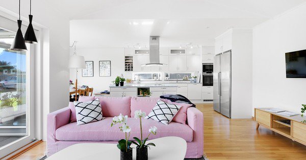 CassSells's tweet image. As we get deeper into the new year, it’s time to look at interior design trends on the rise and say goodbye to those on their way out in 2019. zillow.com/blog/2019-desi…