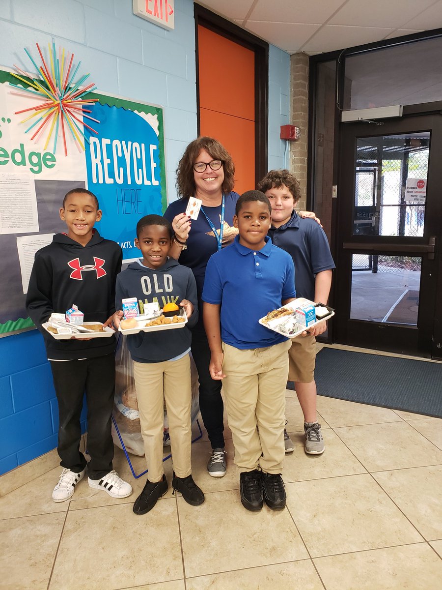 libby_diehl's tweet image. Congratulations to Mrs. Lindsey @PIEpelicans. She was one of our February Instructional Technology Newsletter winners! She received a treat from @CFAVeroBeach!!! #TechInSDIRC #SPARK_IT @IT_SDIRC @IRCSchools