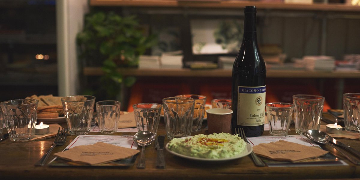 actionsyriauk's tweet photo. Looking forward to seeing everyone tonight at our #Bristol Syrian Supper Club at @TheBCookhouse . On the #menu is Msakhan (roast chicken with caramelised onions and sumac on a flatbread) and our special cocktail for the night is a lemon, mint and vodka ''bolo''  #Foodies #food https://t.co/gBrlXOAQ35