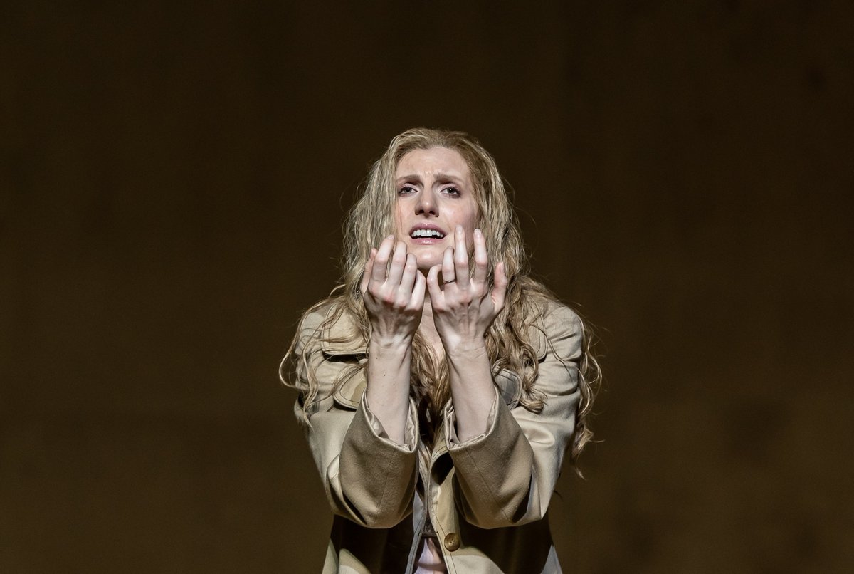 Only two more performances of #ROHkatya left at <a href="/RoyalOperaHouse/">Marge Inalia</a>!