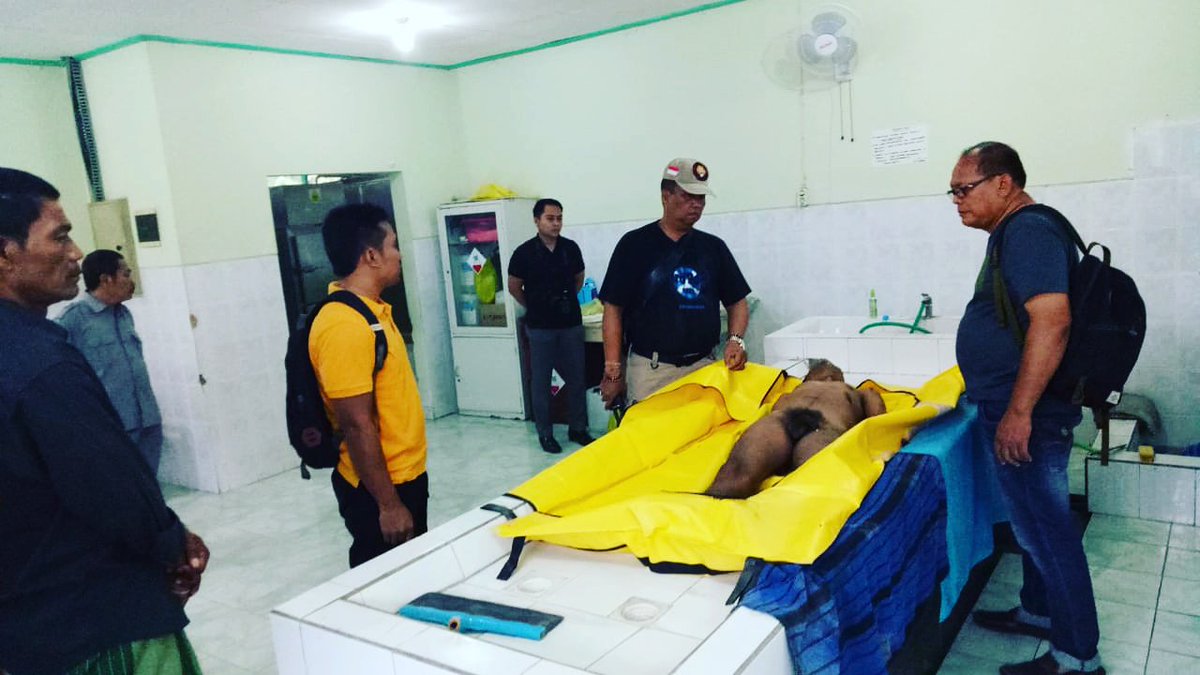 Di temukan sesosok mayat tampa busana di jaba tengah pura dalem purwa... Kadusny sedang di tangani oleh polsek SIngaraja