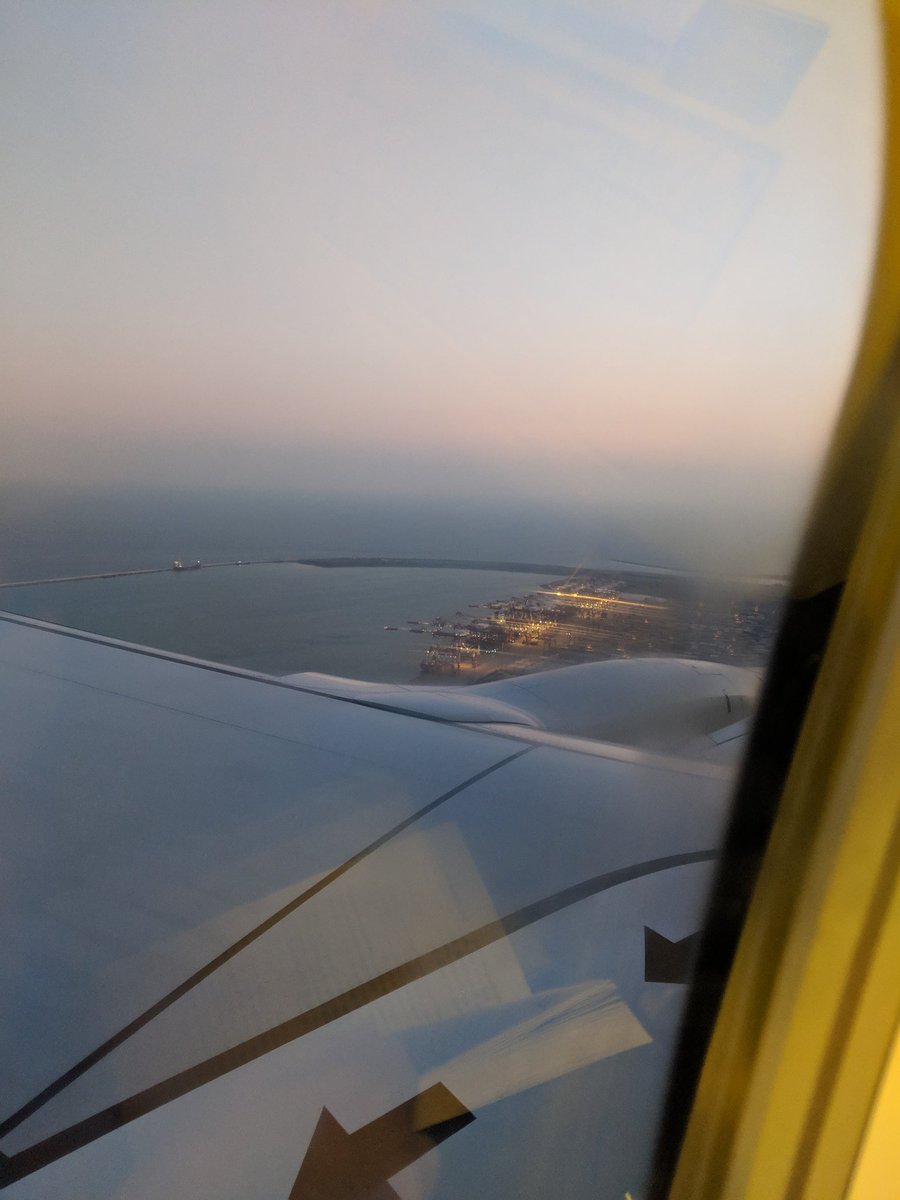 beedaydreamzzz's tweet photo. I DID IT. I GOT A MOTHERF-ING PLANE. 🎉🎉🎉🎉🎉🎉🎉
#HelloBarcelona 😊 https://t.co/1Sx01TAen1
