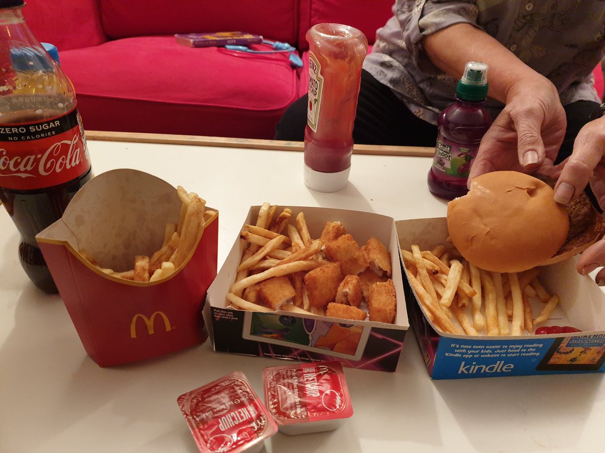 sleepycat1985's tweet photo. Mcfail...uneaten portion sizes as pictured 😳 wow! @McDonalds @McDonaldsUK @mcdonalds https://t.co/YIjhS4wX4C