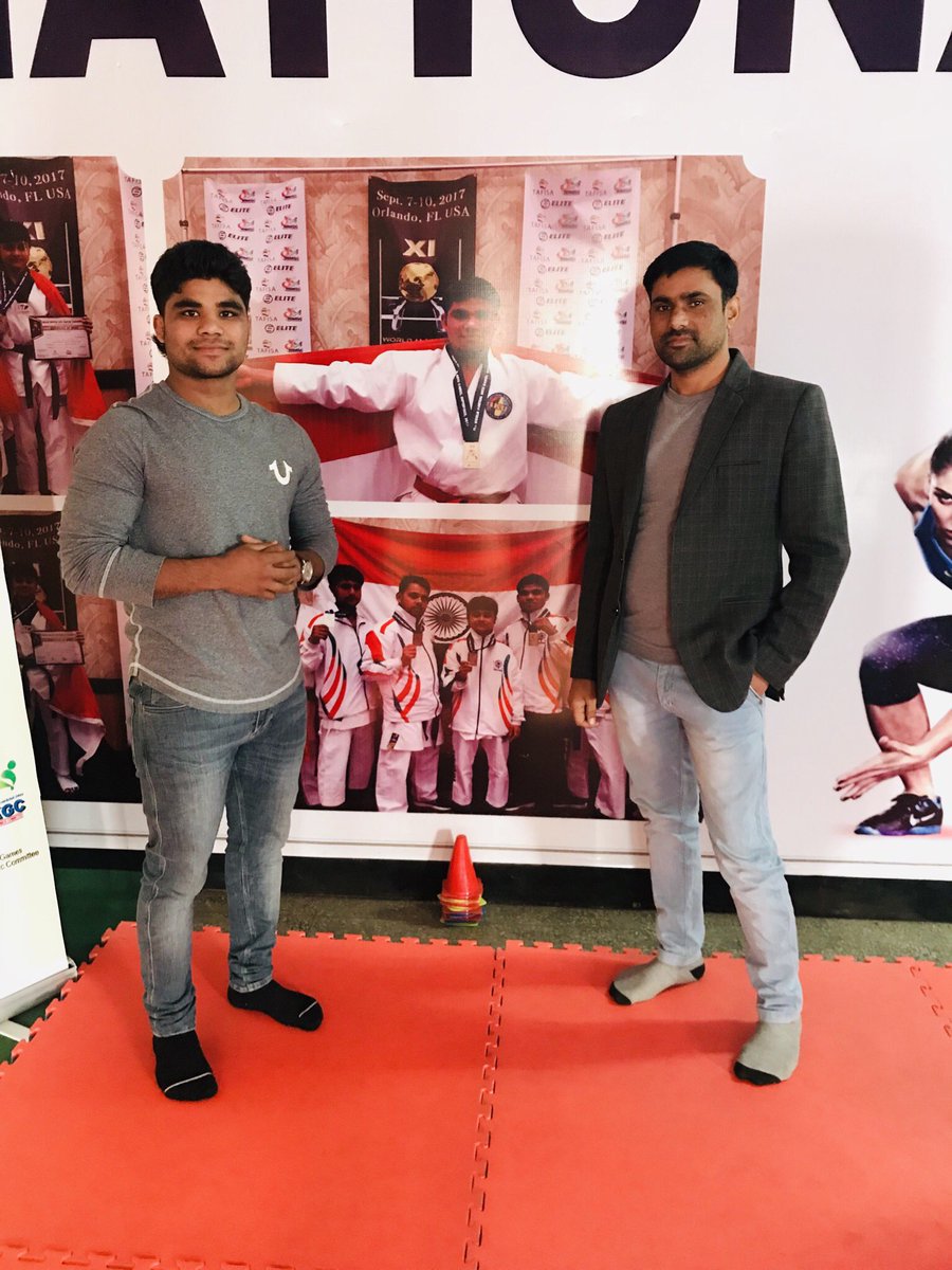 sumitjaat627's tweet photo. सुमित ने कई प्रतियोगितओं में सात गोल्ड तथा तीन सिल्वर और तीन ब्रॉन्ज मेडल प्राप्त किए हैं
हाथरस। सासनी कस्बे के केएल जैन इंटर कालेज में सांस्कृतिक विभाग ने शनिवार को प्रतिभा सम्मान समारोह का आयोजन किया। जिसमें कॉलेज के पूर्व छात्र और पहलवान सुमित कुमार को सम्मानित किया गया। https://t.co/pHUvxSVXfv
