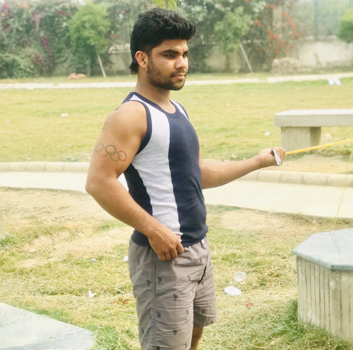 sumitjaat627's tweet photo. सुमित ने कई प्रतियोगितओं में सात गोल्ड तथा तीन सिल्वर और तीन ब्रॉन्ज मेडल प्राप्त किए हैं
हाथरस। सासनी ��स्बे के केएल जैन इंटर कालेज में सांस्कृतिक विभाग ने शनिवार को प्रतिभा सम्मान समारोह का आयोजन किया। जिसमें कॉलेज के पूर्व छात्र और पहलवान सुमित कुमार को सम्मानित किया गया। https://t.co/MTaPb1hCHW