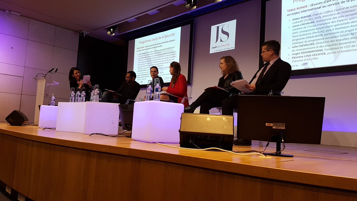 Table ronde « Œuvres d’art &amp; protection des #BiensCulturels : un enjeu
international au service de la paix » avec Didier BERGER #OCBC @Place_Beauvau ; <a href="/LaureChevalier/">Laure Chevalier</a> <a href="/AgalmataNews/">AGALMATA</a> ; <a href="/jdsainbayonne/">Jurgen Dsainbayonne</a> <a href="/teamseezart/">Seezart</a> ; <a href="/EleonoreLoue/">Loué-Feichter Eléonore</a> #CPKU #JDS