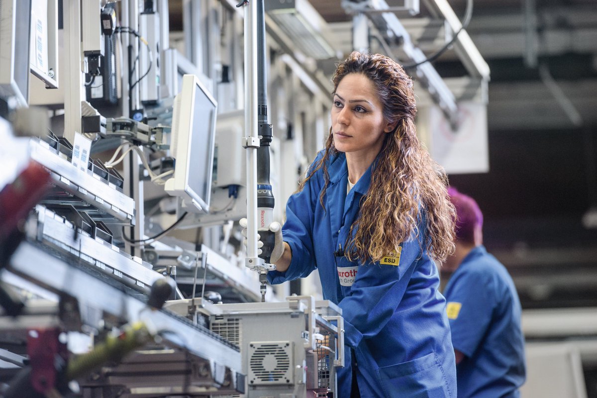 Industrial Transformation World (@indtranworld) on Twitter photo It's #IntroduceAGirlToEngineeringDay We're looking for the next generation of female #engineers Join us & them <a href="/Industry_4/">Industry 4.0 & Artificial Intelligence Conference</a> in April 10-11 <a href="/mcr_central/">Manchester Central</a>. 🐤Early Bird offer on Summit closes Monday or grab your free Expo visitor pass bit.ly/2LwWU6j It's #IntroduceAGirlToEngineeringDay We're looking for the next generation of female #engineers Join us & them <a href="/Industry_4/">Industry 4.0 & Artificial Intelligence Conference</a> in April 10-11 <a href="/mcr_central/">Manchester Central</a>. 🐤Early Bird offer on Summit closes Monday or grab your free Expo visitor pass bit.ly/2LwWU6j