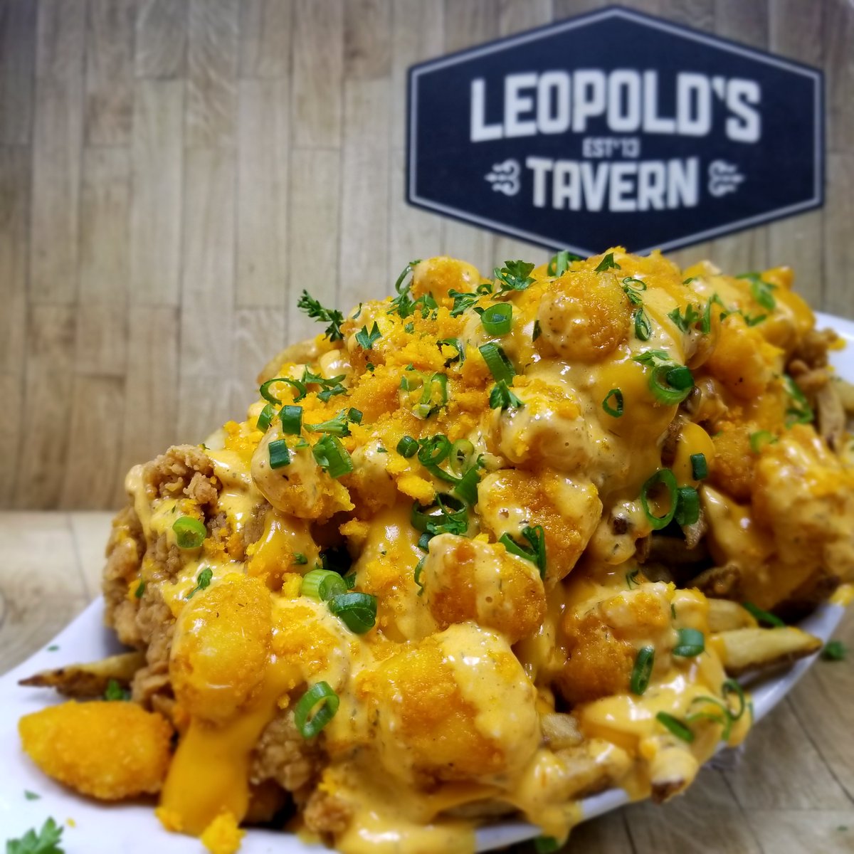 PoutinePurpose's tweet photo. #TBT to @Leopoldstavern delicious creation for 2018 #PoutineWithPurpose - Crispy Chicken Cheezie Buffalo Dill Poutine: Hawkins battered cheese curds , fried chicken, deluxe cheese sauce, Buffalo Dill sauce. #ohmycurdyc #curdyourenthusiasm #yyceats #poutinenation https://t.co/bk54ngZ9CF