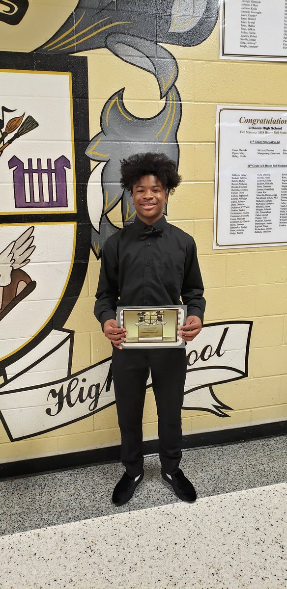 MissAGarrett2's tweet photo. Congrats to Freshman point guard Darrius  Garrett@worldwideDJ3 on your academic achievements. 🎓🏀🏈 @LithoniaHoops https://t.co/6oXtjO1sKn
