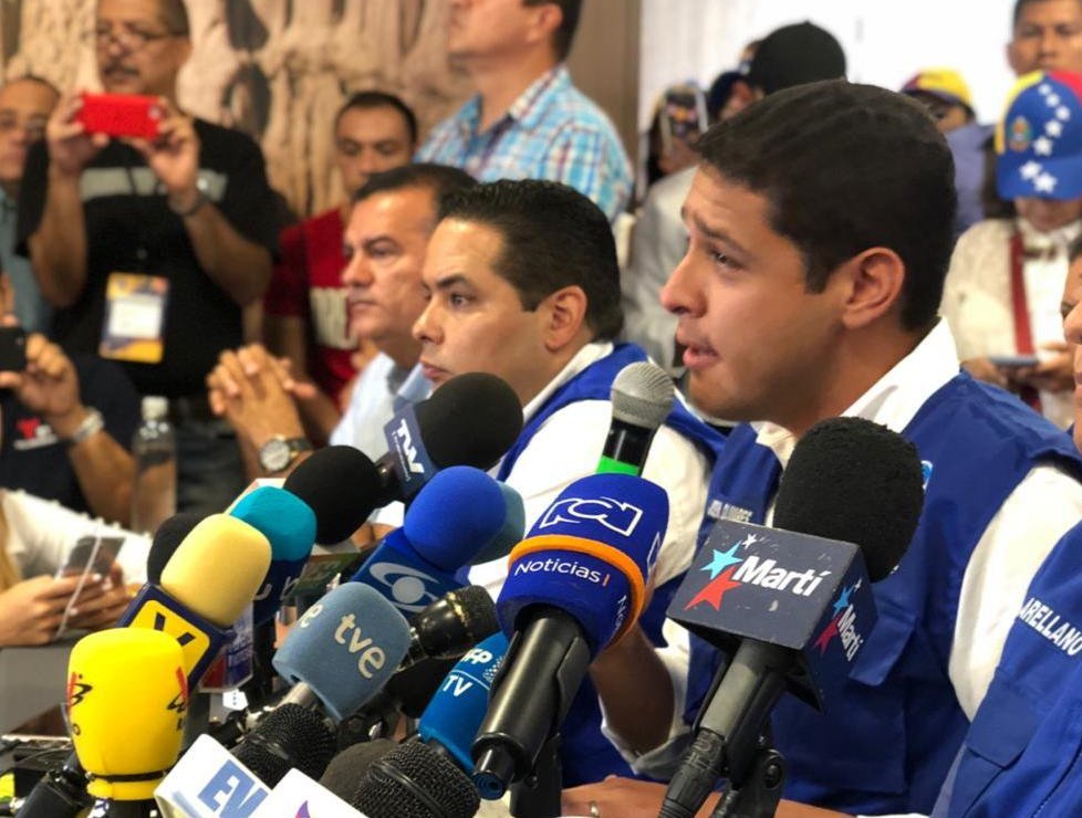 SergioVergaraG's tweet image. #21Feb La frontera no la puede cerrar un usurpador, la decisión ya la tomaron los venezolanos y es que la #AyudaHumanitaria entra #SíOSí. La FANB debe cumplir su compromiso con Venezuela y no impedirla.