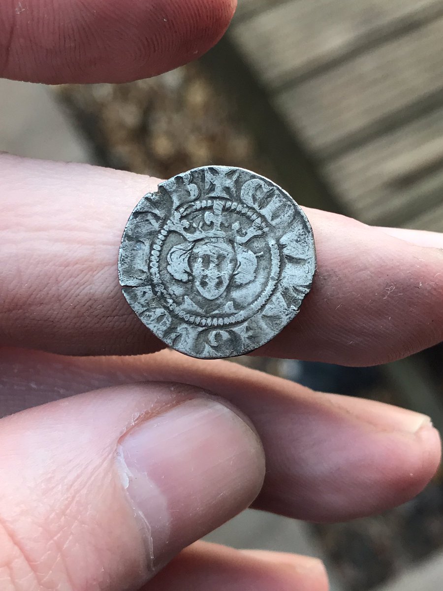 scottylar's tweet image. The second hammered coin from today is a penny of King Edward I! This coin was minted in London between the years 1282 &amp;amp; 1289 I believe 👍🏻😬👍🏻🕺🕺🕺🕺🕺