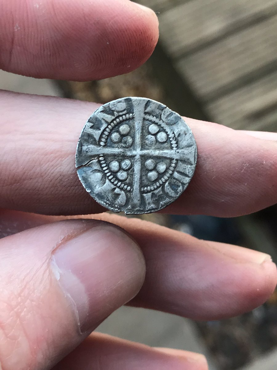 scottylar's tweet image. The second hammered coin from today is a penny of King Edward I! This coin was minted in London between the years 1282 &amp;amp; 1289 I believe 👍🏻😬👍🏻🕺🕺🕺🕺🕺
