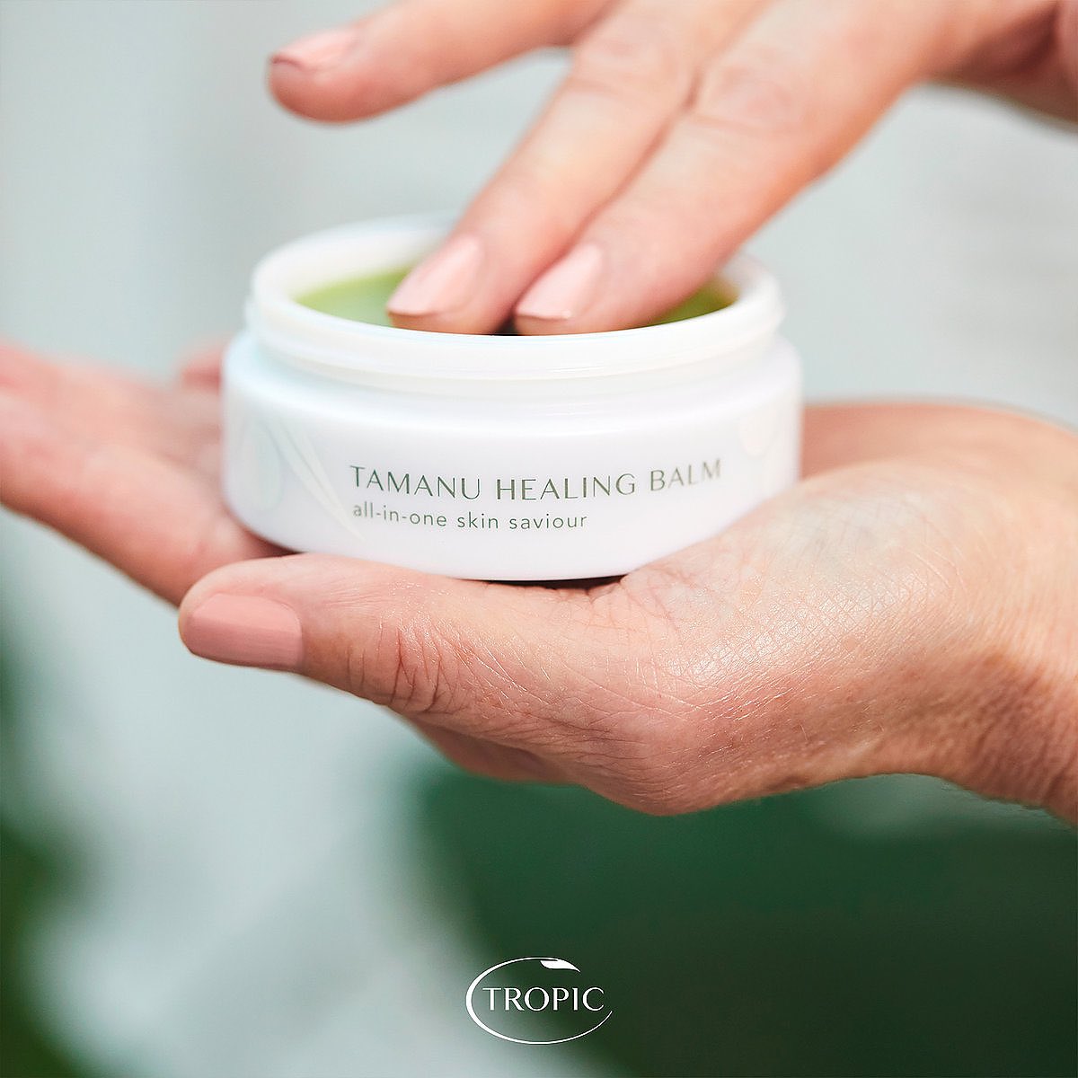 Amazing healing Tamanu oil in both the Super Greens (free in some sets)and Tamanu Healing Balm.
I adore these amazing natural healing products and handy to keep in your bag.
An all in one skin saviour comes in a large (£32) and a pocket size (£16).  
#safeskincare #natureskincare