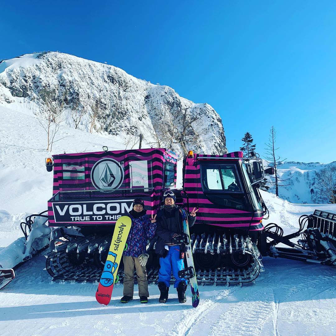 kawabaski's tweet photo. @kawabaresort 
本日のファーストトラックです🚚 
綺麗な圧雪バーンと富士山の見える良い景色！パウダーももちろんですが、絶景も楽しめますよ！
@volcomjapan
@volcomsnow
@goprojp
#volcom #volcomjapan #ボルコム #gopro #goprohero7 #goproのある生活 #goprokawaba #goprosnow2019 
#kawabaski https://t.co/5ZO8BKzaNc