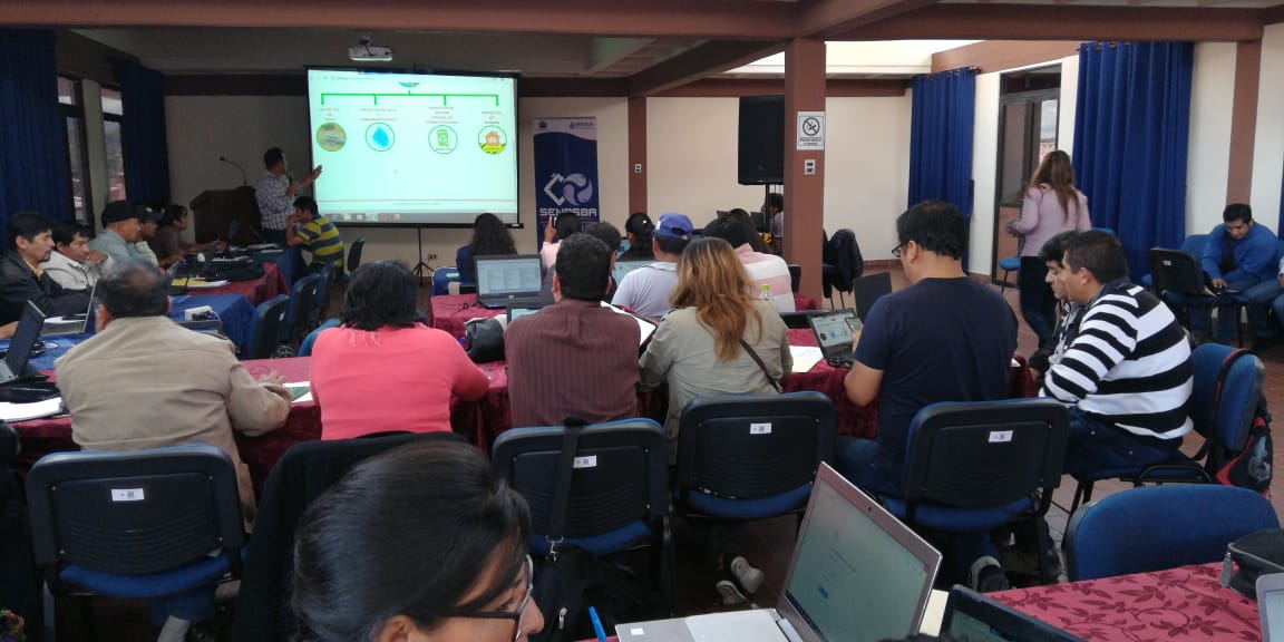 AmbienteyAgua's tweet photo. #LoÚltimo | Ejecutores del Programa MI AGUA V de la cartera de proyectos del departamento de #Chuquisaca fueron capacitados en las temáticas de gestión de riesgos y resiliencia climática, la actividad fue impulsada por #SENASBA, entidad dependiente de @AmbienteyAgua https://t.co/kPLkTLYZpt