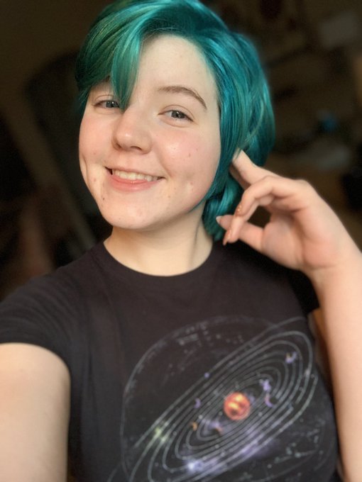 God I love blue hair https://t.co/Ky7B2mFH24