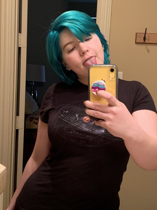 God I love blue hair https://t.co/Ky7B2mFH24