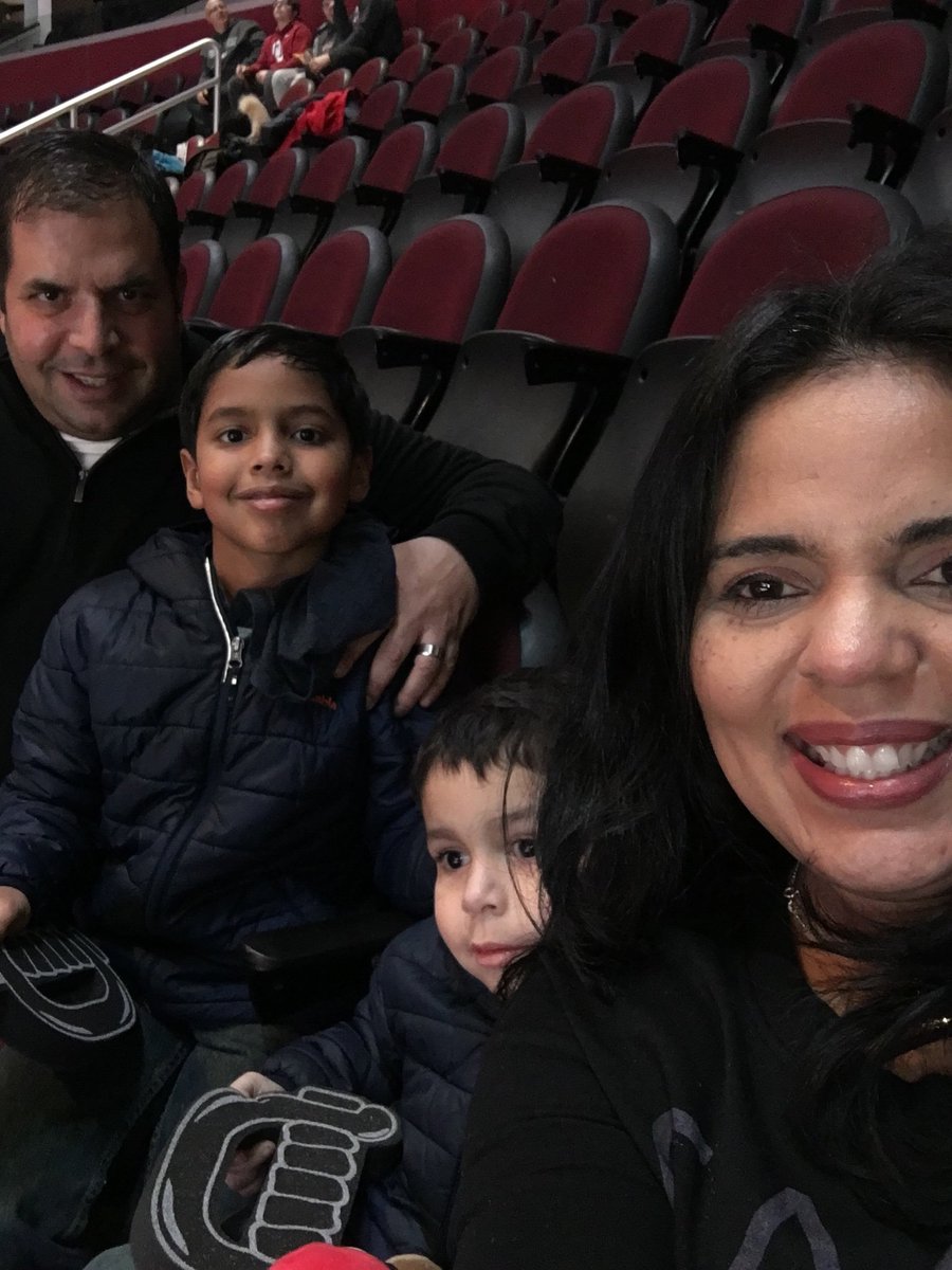 MonserrE's tweet photo. Go Cavs@tweetqtv https://t.co/5Ddokh0zRs