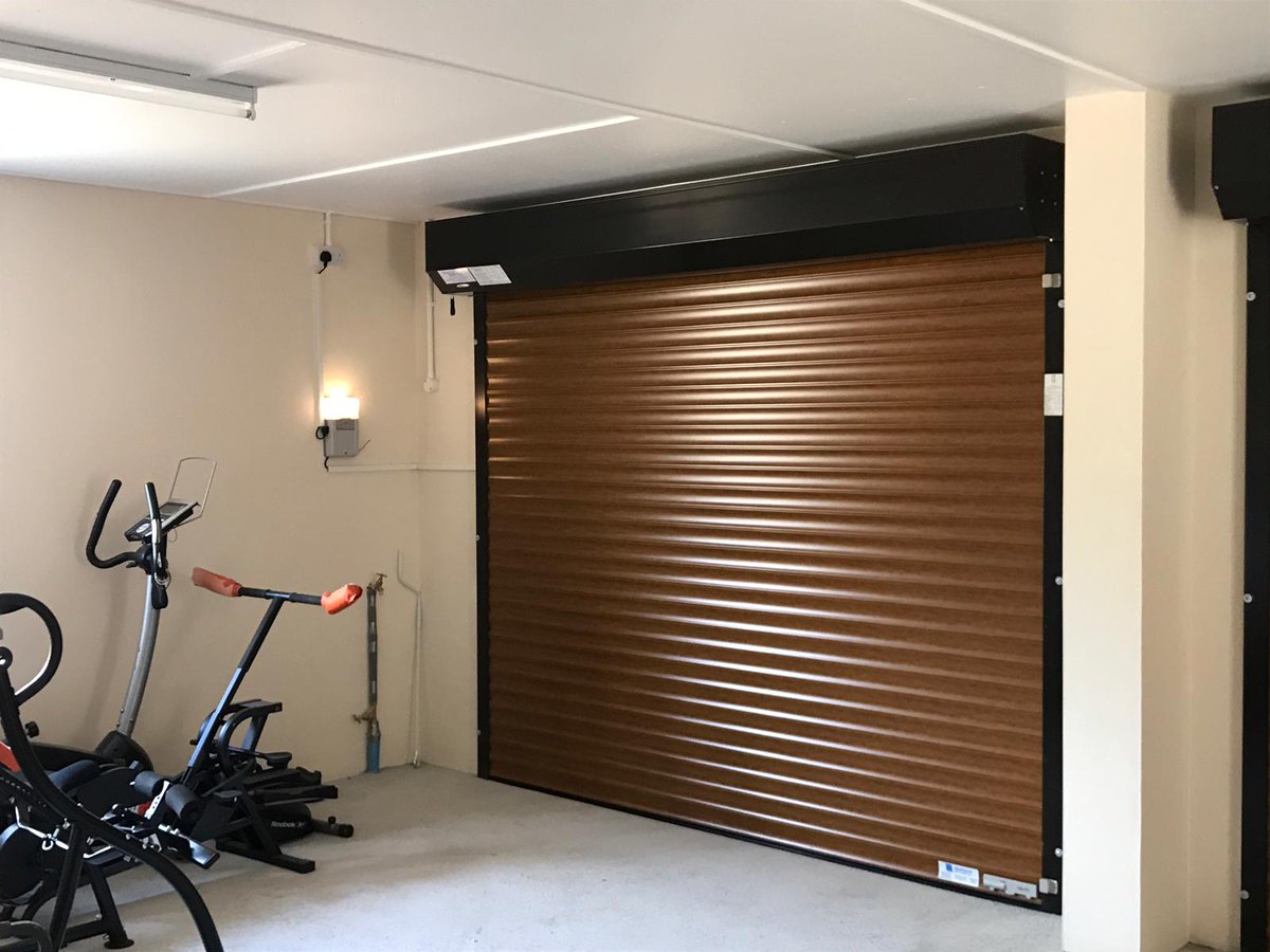 GarageDoorsSW's tweet photo. @alluguard Insulated Roller Doors finished in Golden Oak c/w Brown Guides & Full Box, Fully Automated using the Somfy Control Boxes, & Internal manual overrides in case of power failure, Installed in Holsworthy by Daniel & Lindan - 20/02/2019 #alluguard #gdsw #teamwork #sunsout https://t.co/nzZynoHrr2