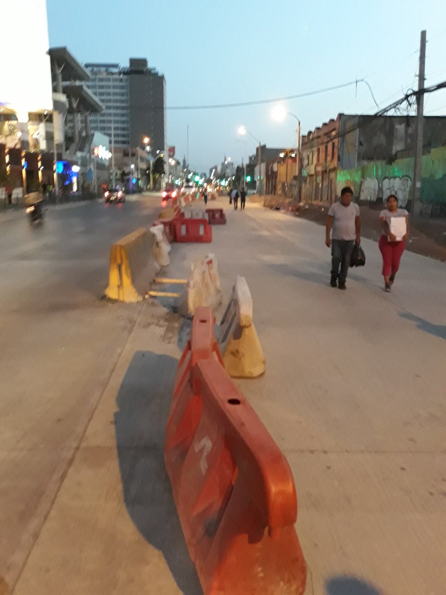 Ofensiva frontis Mall Barrio Independencia <a href="/Duranbaronti/">Gonzalo Durán</a> <a href="/Muni_Indep/">Municipalidad de Independencia</a> carros de comida ilícita