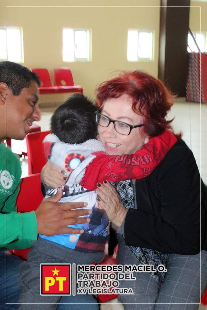 #ElDíaDeAyer hice entrega de apoyos gestionados a través de la oficina de enlace ciudadano, consistentes en lentes graduados y silla de ruedas.
Sigo apoyando con necesidades de tipo médico, próximamente instalaremos una clínica médica y de terapia física para toda la ciudadanía.