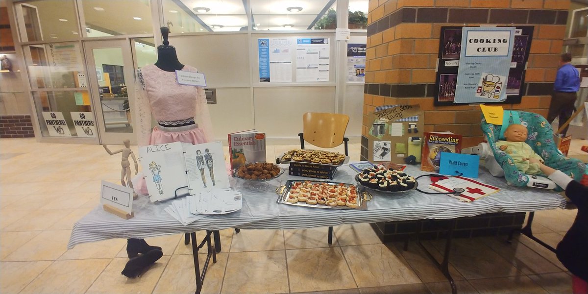 WO_FCS_Dept's tweet photo. So proud of the marketing skills these three are demonstrating at showcase!  #GoWO #SayYestoFCS #GettheFACS #futurefcsstudents https://t.co/ws2uLt3qcj