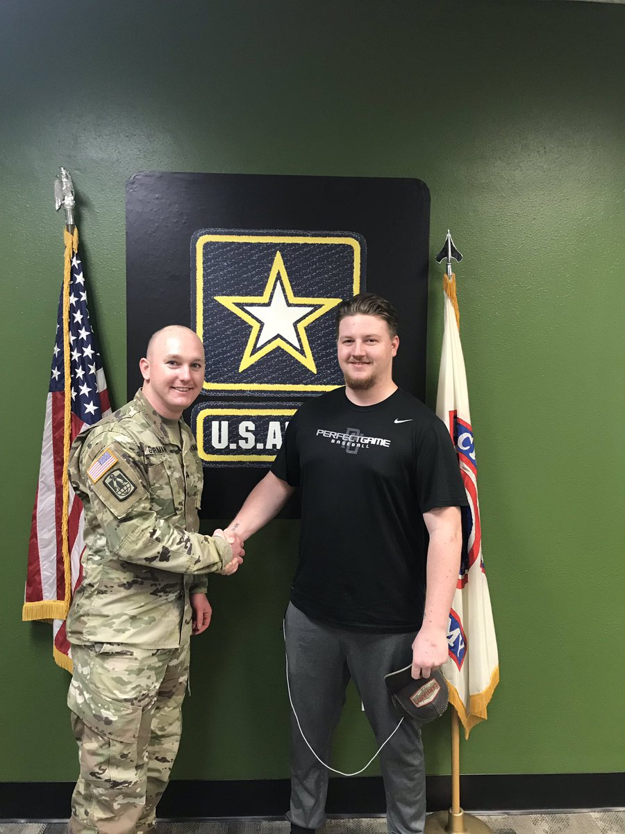 station_tyler's tweet photo. Join us in congratulating our newest member of the team! Private Dawson McCaskill enlisted today as a 13B Cannon Crewmember. He will receive a $20k signing bonus. Welcome to the world’s greatest Army!
#WarriorsWanted #GoArmy 
Do you have want it takes? Contact us at (903)534-8084 https://t.co/tWAENVmMeN