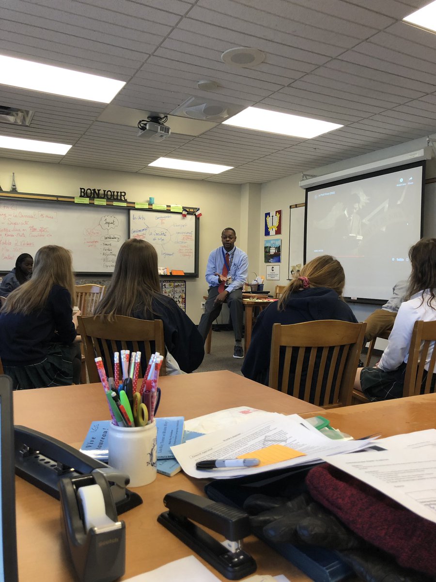 CollegiateWl's tweet photo. @TracyERucker in action teaching a Level IV French class.  An interesting conversation about The Little Prince #langchat @C_W_L_A @Collegiate1915 #bestWLteachers https://t.co/TZIjHUlEZc