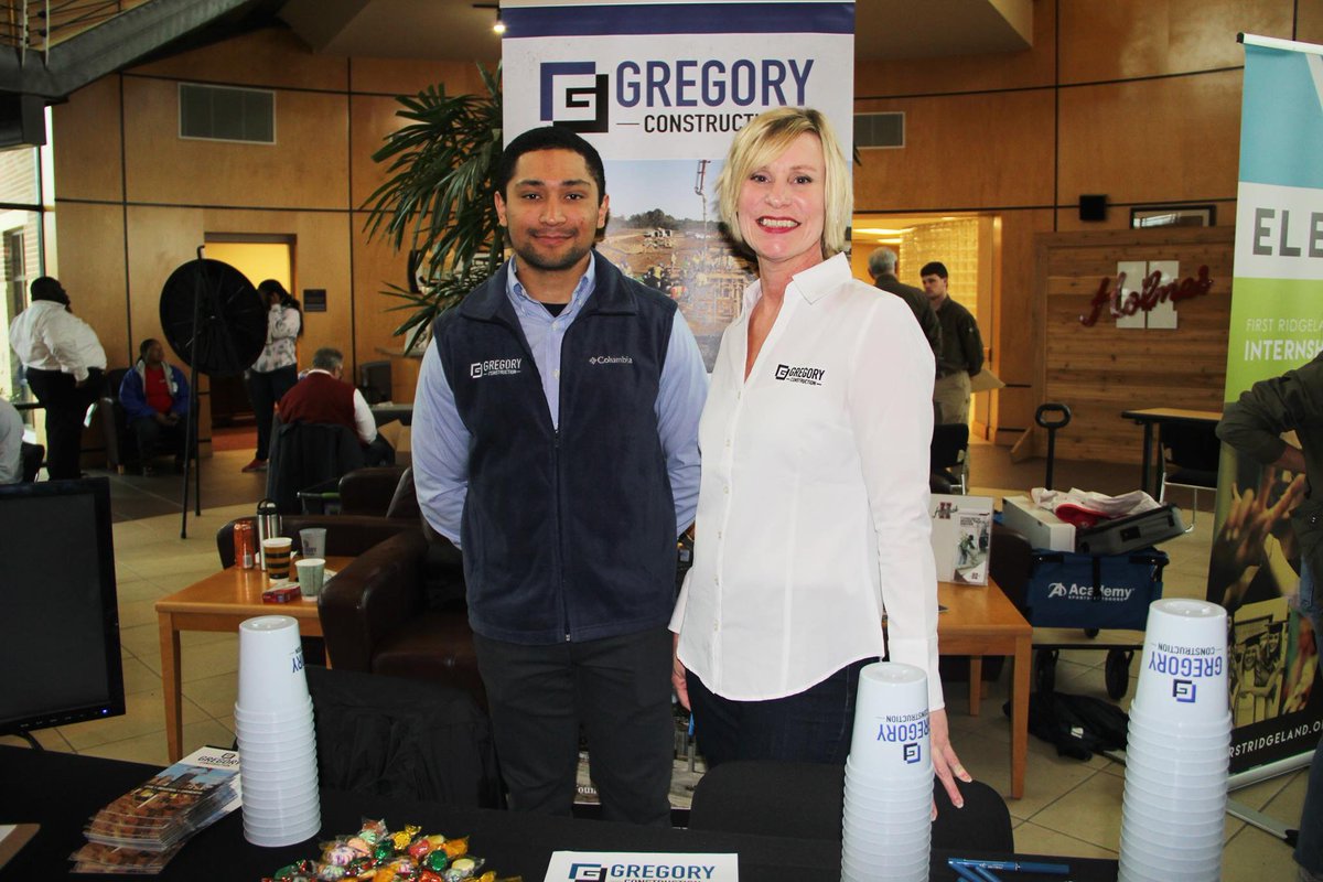 gregoryconst's tweet photo. Gregory Construction's Project Engineer, Josh Cantor and company representative, Jacki Wood had the opportunity to attend Holmes Community College's Career Fair. They spoke with students about job opportunities at our Columbus, Madison and Huntsville offices. #GregoryIsGrowing https://t.co/nAPLOvygPt