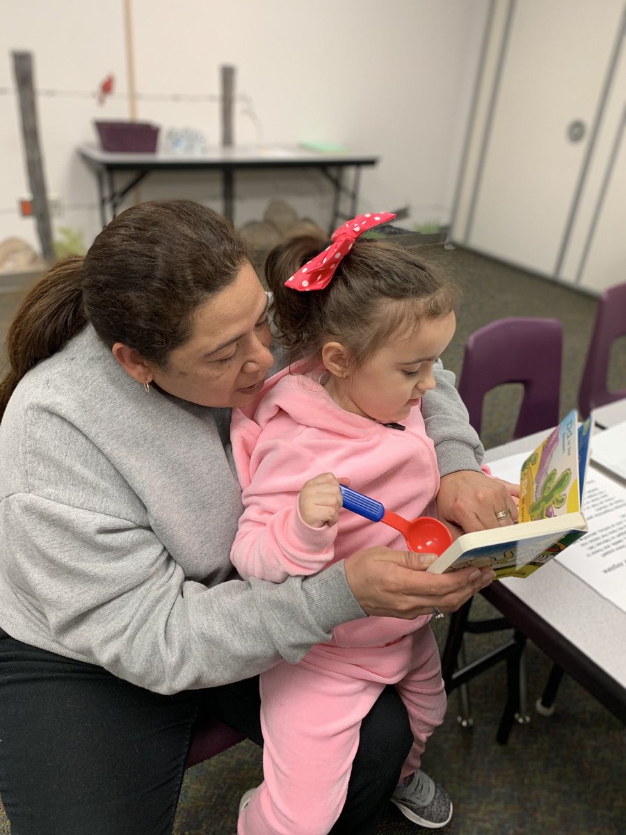 MrsJEsquivel's tweet photo. MRE’s First Infant & Toddler literacy parent classes are now in session! Thank you @LatFamLit for such amazing resources! #childdevelopment #languagedevelopment #earlyliteracyskills #bilingualism #CommunityEngagement #MREHERO #katyool #KatyBilingual #bridginglanguages https://t.co/L8cln9vsaF