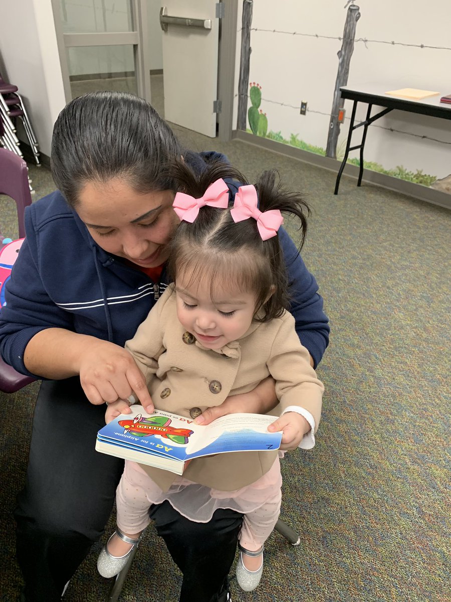 MrsJEsquivel's tweet photo. MRE’s First Infant & Toddler literacy parent classes are now in session! Thank you @LatFamLit for such amazing resources! #childdevelopment #languagedevelopment #earlyliteracyskills #bilingualism #CommunityEngagement #MREHERO #katyool #KatyBilingual #bridginglanguages https://t.co/L8cln9vsaF